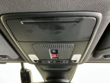【SOSボタン】体調が悪くなったときや、事故に遭遇したとき、あおり運転にあっている時など、緊急時にボタンを押すと緊急サポートセンターにつながり、オペレーターが警察・救急への取次ぎを行います。
