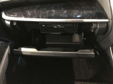 グローブボックス。