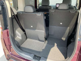 荷物の大きさによってリヤシートが左右分割してスライドできます。