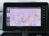 日産純正9インチメモリーナビ(MM223D-L)装備。スマートフォンによる部分地図更新、Bluetooth接続での音楽視聴、快適な画面操作と高音質なオーディオ再生。