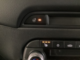 運転席、助手席には3段階で温度調節が可能なシートヒーターを装備しております。ステアリングヒーターはハンドルをじんわりと温めます♪寒い朝でも快適に運転できますよ♪