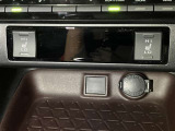 スイッチひとつでシートがすぐに温まり、寒い季節も快適。運転席と助手席に装備されています。