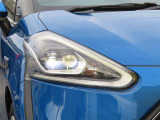 今や主流となってきました「LEDヘッドランプ」。消費電力も少なく、エコ走行に貢献します。コレが付いているだけで、優越感に浸れますよね。HIDに負けないくらい明るく安全です。