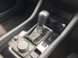 アクセルペダルを踏み込む量や速さに応じて変速パターンをし、人馬一体の運転感覚を発揮してくれる6速オートマ!