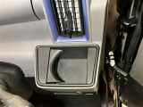 運転席側のカップホルダーです