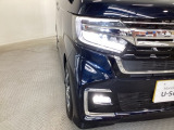 【LEDヘッドライト】ディスチャージヘッドライト(HID)と同等の明るさで、夜道や雨天走行が明るく視界良好!!
