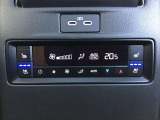 後席用にも夏に涼しいにシートベンチレーション付きです