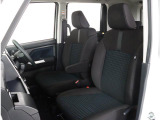 長時間の運転も疲れにくいフロントシート!体をしっかり支えてくれて運転がしやすい形状です!!