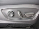 パワーシート搭載で、ドライバーに合わせたポジションで運転することができます。