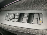 パワーウインドウスイッチです。運転席はオート機能付きです。