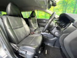 運転席シート廻りは使用感も少なく、良好な状態となっています。前オーナー様が丁寧に使っていたことがよくわかりますね。