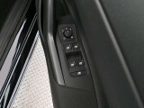 パワーウインドウスイッチ&ドアミラースイッチです。