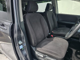 視界も確保しやすくゆったりと座れる運転席です。