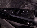 BMWはドアが分厚いです。衝突によりドアがつぶれてしまった場合にも外からいち早くドアを開けれるよう考えられています。数十秒の救出の遅れが命につながりかねない場合、こういった配慮が重要なポイントです。