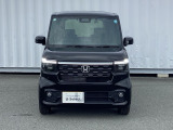 LEDヘッドライトは、本当に明るくて安全です。暗い夜道からお客様を守ってくれます。運転しやすいですし、自慢にもなるかも?黄色いハロゲンライトと見比べてください。