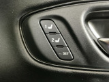 パワーシートは電動で細かく位置を調整でき、ドライビングポジションを快適な位置に合わせられます♪ メモリ機能付きで2パターンまでポジションの記憶ができとても便利です!