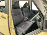 【運転席・助手席】内装ルームクリーニング済みです。しっかり綺麗にしていますので、是非、お確かめください。車に自信があるからこそ、是非一度ご来店頂き内外装も見てもらえると幸いです。