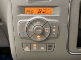 【オートエアコン】暑い時も寒い時も温度調整をするだけで、室内温度を快適に保ってくれるフルオートエアコン。
