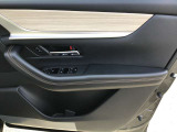 運転席のドアトリムとパワーウィンドウスイッチです。
