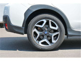純正18インチアルミホイール、タイヤサイズ 225/55R18