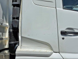 運転席側クォーターパネルにキズがあります。