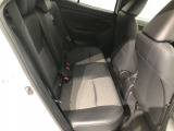 【後部座席】も当然、綺麗・清潔に仕上げております。内装の綺麗なお車は気持ちが良いですし、コンディションのいい車が多いです。これもオススメの1台です。