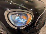 MINIを熟知したメカニックによる、100項目の納車前点検。ドイツ本国と同様の教育・訓練を受けたメカニックが、100項目にも上るポイントを徹底的に点検、整備した後にお客様にお引渡しします。