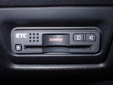 デザインスッキリのビルトイン『ETC』!高速道路の特典はもちろん、キャッシュレスなので料金所では徐行するだけで通過可能です!