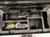 ラゲージの下にはジャッキや応急パンク修理セットが備わっています