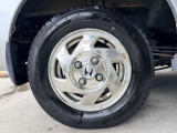 145/80R12ノーマルタイヤ装着車♪各種アルミホイールや、スタッドレスタイヤも取扱いしております。是非ご相談ください♪