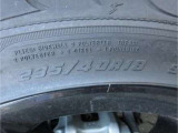 タイヤサイズは、235/40R18です。
