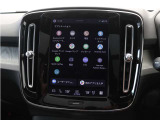 Google搭載のボルボなら、車内にいながら多彩なデジタルライフをお楽しみいただけます。Google Playから必要なアプリをダウンロードして、有意義な移動時間を楽しみましょう。