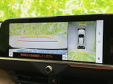 後方確認モニターは、駐車時の安全性を高め、狭い場所での取り回しをサポートします。鮮明な視認性で運転を安心に。
