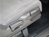 ◆シートハイトアジャスター◆運転席を上下に高さ調節ができます!運転ポジションを体格に合わせてシート調整できます。