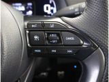 ステアリングスイッチ付き。前方から目を離すことなく操作することが可能です。