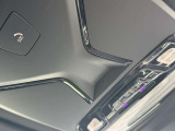 SOSコール装備です。緊急時は遠慮なく押してください。BMWメーカーエマージェンシーに直結致します。
