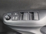 運転席からも操作可能な全席パワーウィンドウが装備されています。
