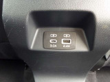 後部座席用USB充電ポート