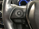 ステアリングスイッチ付き。前方から目を離すことなく操作することが可能です。