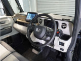 ◆視界広々で非常に運転しやすくロングドライブでも疲れを感じさせないすっきりとまとまったインパネ周りです。