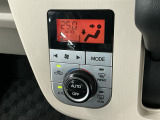 【オートエアコン】AUTOボタンを押してお好みの温度を設定!快適な室温でドライブをお楽しみいただけます♪