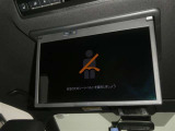 【大画面の後席モニター】大迫力でTVやDVDなどの動画を楽しめます。お子様やロングドライブには必需品ですよね!