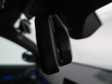 【ルームミラー一体型ETC】BMWといえばルームミラー一体型のETC。ドライバーから差し込めるかたちになっておりますので、差し忘れの際も慌てずにご利用いただけます。