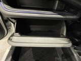グローブボックス。