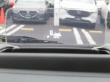 ヘッドアップディスプレイを搭載しています、自然に運転情報が入ってくるためより安全な運転が可能となります。