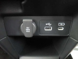 便利な充電用USBジャックも付いています☆周辺機器の充電にご利用頂けます☆