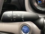 ワイパースイッチです。「INT」では間欠ワイパーの作動時間間隔を変更できます。リヤワイパーも操作できます。