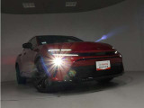 高輝度で点灯速度が速いLEDヘッドライト装備!LEDの明るい光が走行中の視界の確保をサポートして、夜のドライブがより楽しく安全に運転できます♪