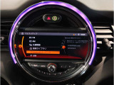 【Bluethooth接続可能】お手持ちの端末をiDriveと接続可能で御座います。お気に入りのミュージックを流しながらのドライブや、運転中の着信時などに接続していると非常に便利で御座います。