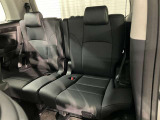 サードシートです。格納可能でシートアレンジも色々可能です。